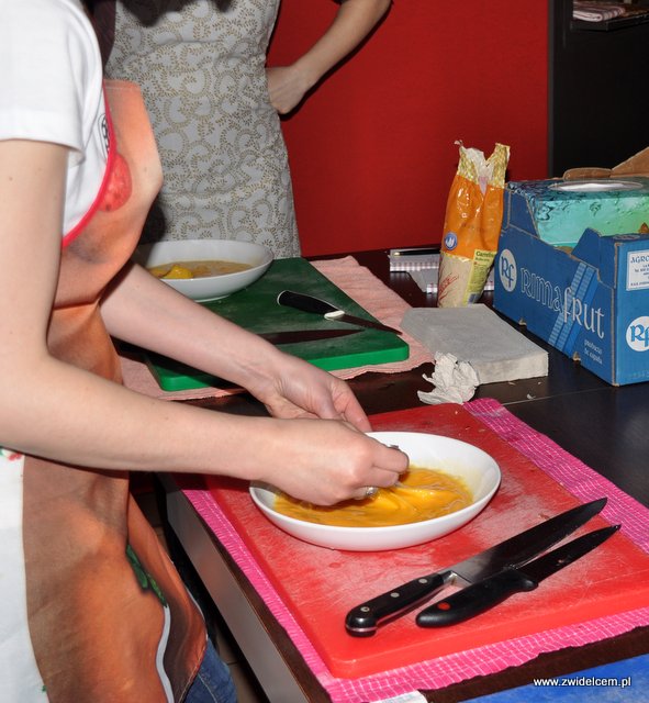Kraków - Valparaiso - warsztaty tapas - roztrzepujemy jajko