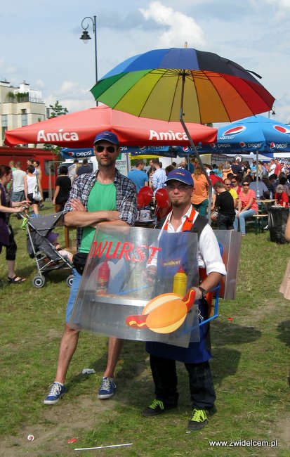Warszawa - Street Food Festival - przenośne kiełbaski
