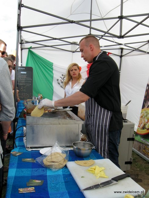 Warszawa - Street Food Festival - podgrzewamy tacos