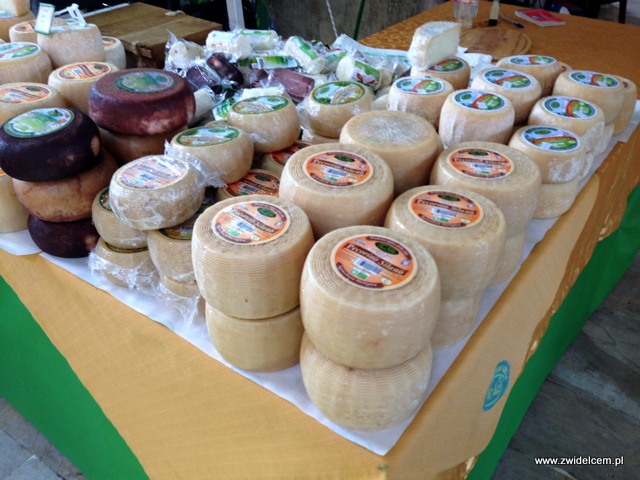Piza - Targ Kalabryjski - sery