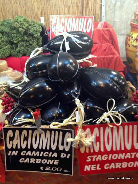 Piza - Targ Kalabryjski - sery caciomulo