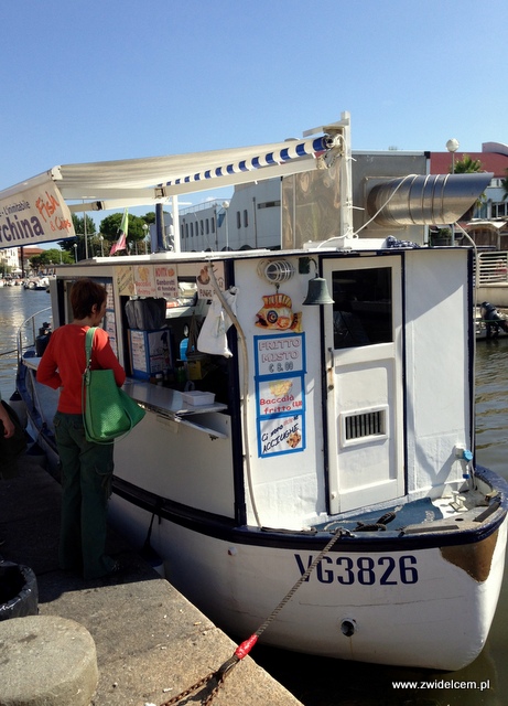 Pisa - Viareggio - Barka ze smażonymi owocami morzaa