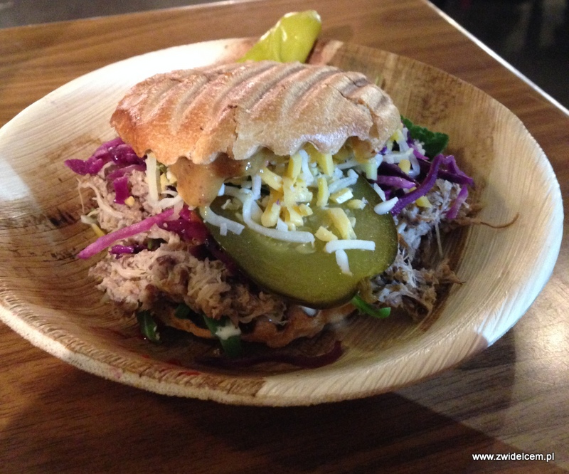Berlin – Markthalle Neun – Street Food Thursdsay – asap burger z kurczakiem