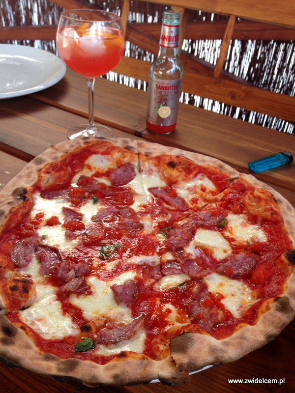 Kraków - Bibice - en plato PIZZA & PASTA - pizza z pikantną kiełbaską